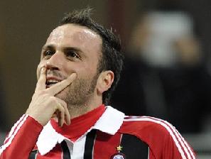 Pazzini operato al ginocchio: lungo stop per il rossonero